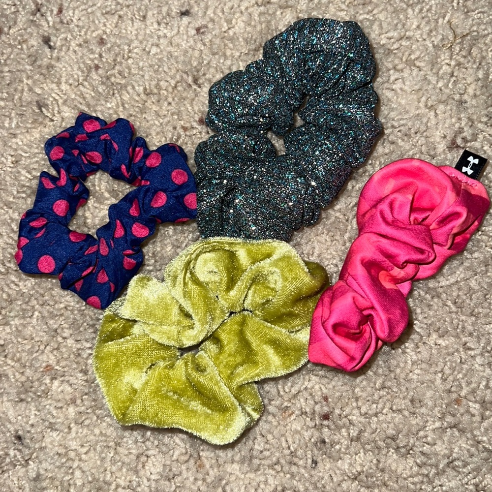 4 pack of scrunchies